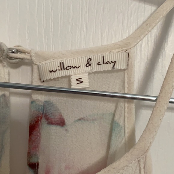 Willow & Clay Floral Blouse - Picture 5 of 5